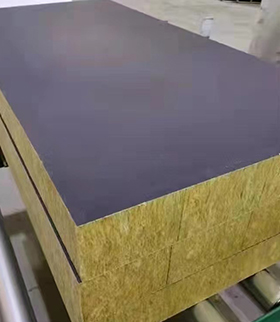 淄博聚氨酯复合竖丝岩棉板是一种新型的建筑保温材料